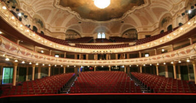 Hudební divadlo Karlín