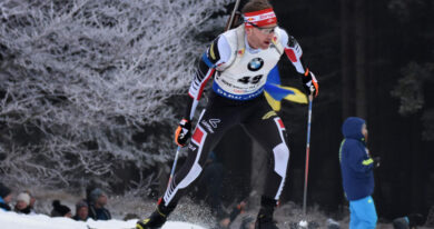 SP Östersund: Norsko potřetí v řadě ovládlo smíšenou štafetu. Češi až 13. Simon Eder
