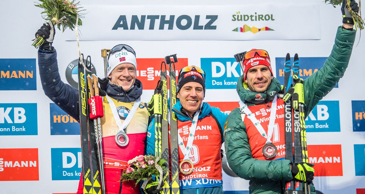 Pódium závodu s hromadným startem mužů