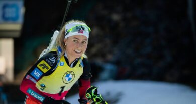 SP Nové Město: Fillon Maillet po sprintu ovládl i stíhací závod. Krčmář 13., Karlík 26.